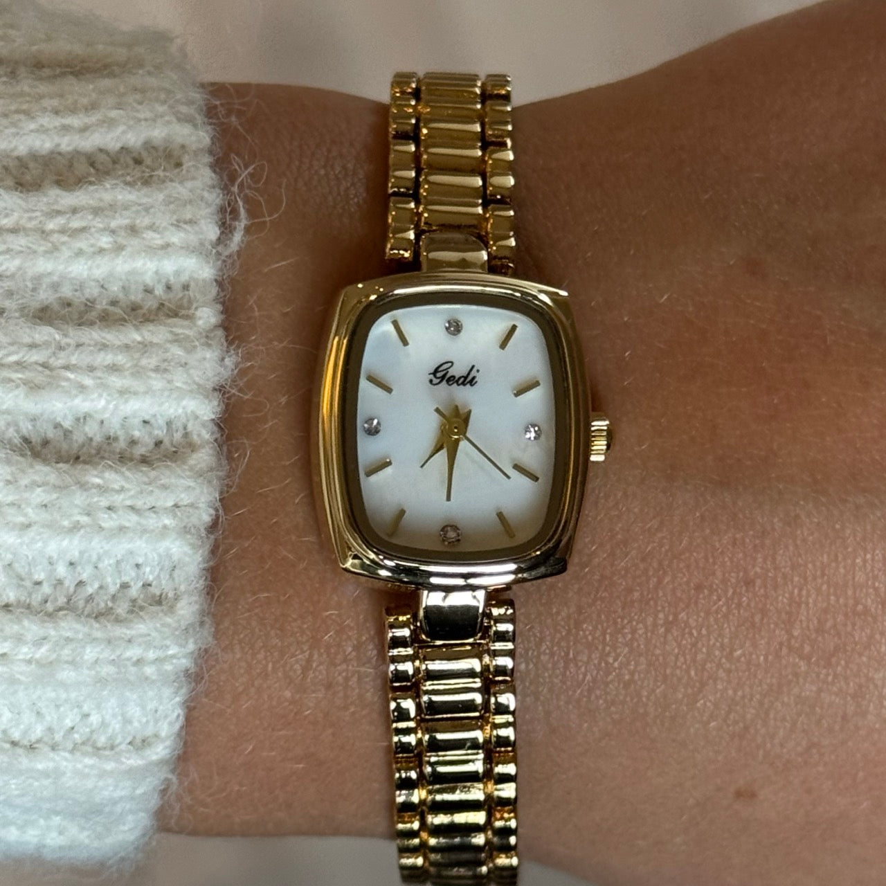 Aurora Watch | Gold