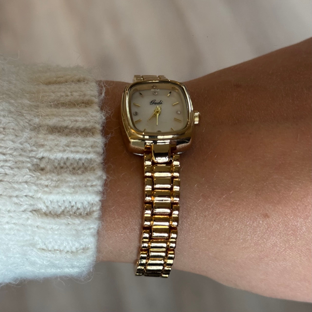 Aurora Watch | Gold